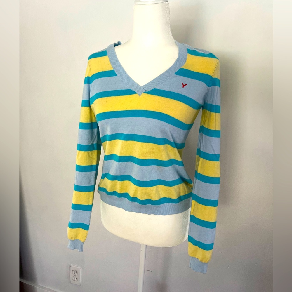 American eagle v neck sweater